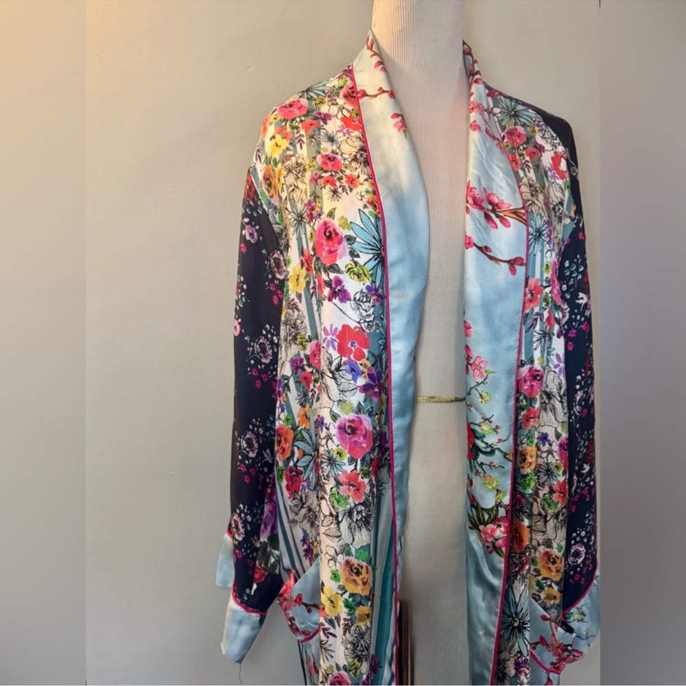 Johnny Was 100% Silk Floral Kimono Robe - EUC - Picture 12 of 15